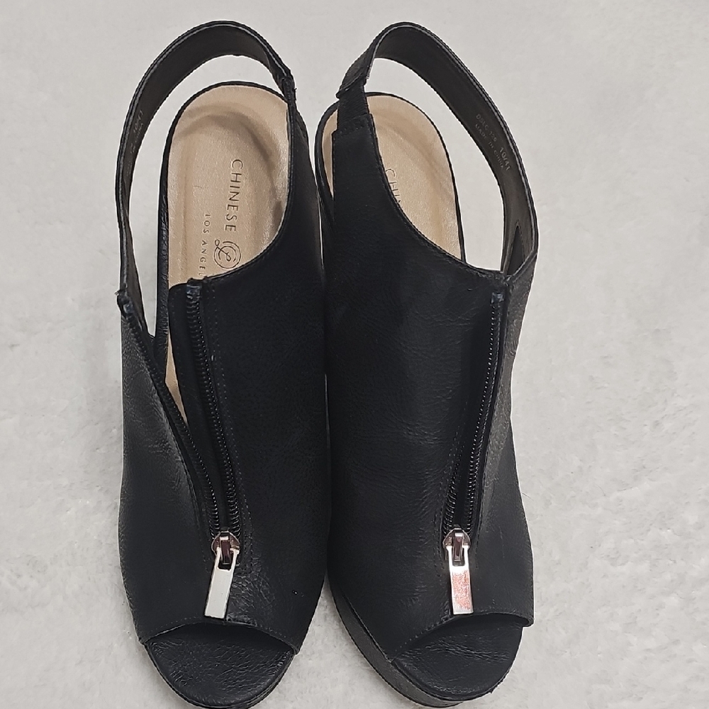 Chinese Laundry Black Sandals with Open Toe and Side Cutouts